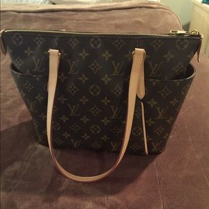 Authentic Louis Vuitton Totally